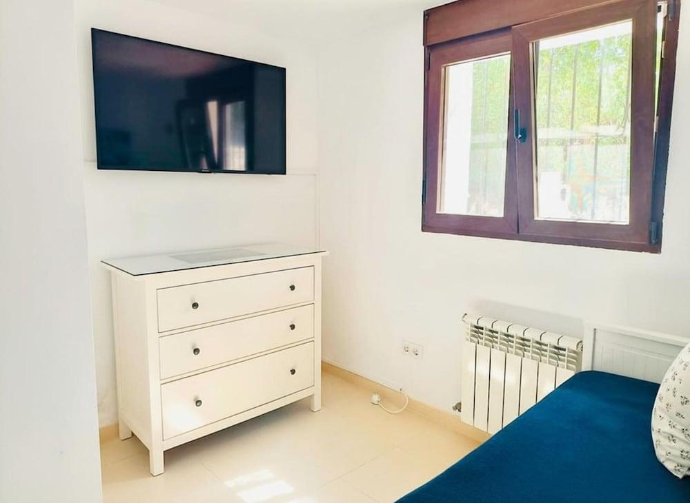 Moraira Escape With Private Pool, 1 Bed, Sleeps 2