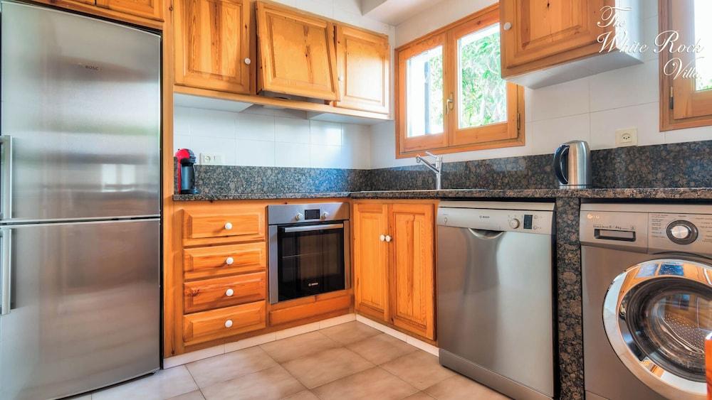 White Rock Villa With Breathtaking Views and Pool