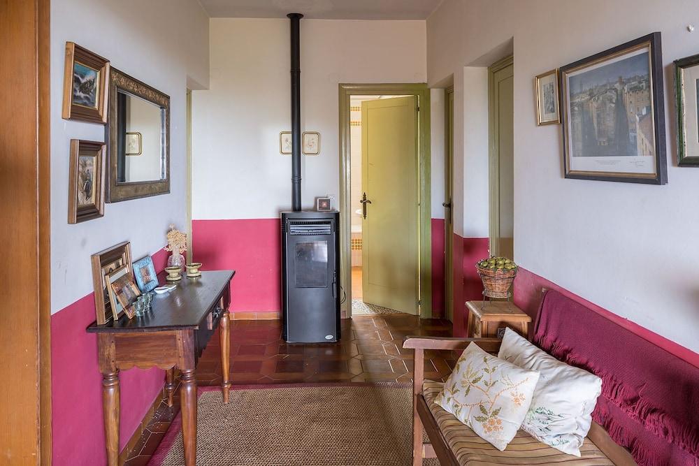 House -sleeps 8-natural Pool-pet Friendly