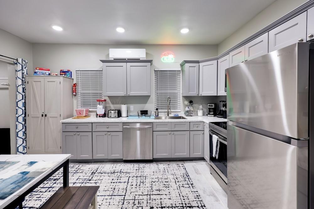 Hot Springs Home w/ Yard, Walk to Bathhouse Row!