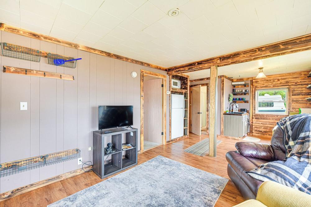 Wisconsin Lakeside Cottage w/ Deck, Views