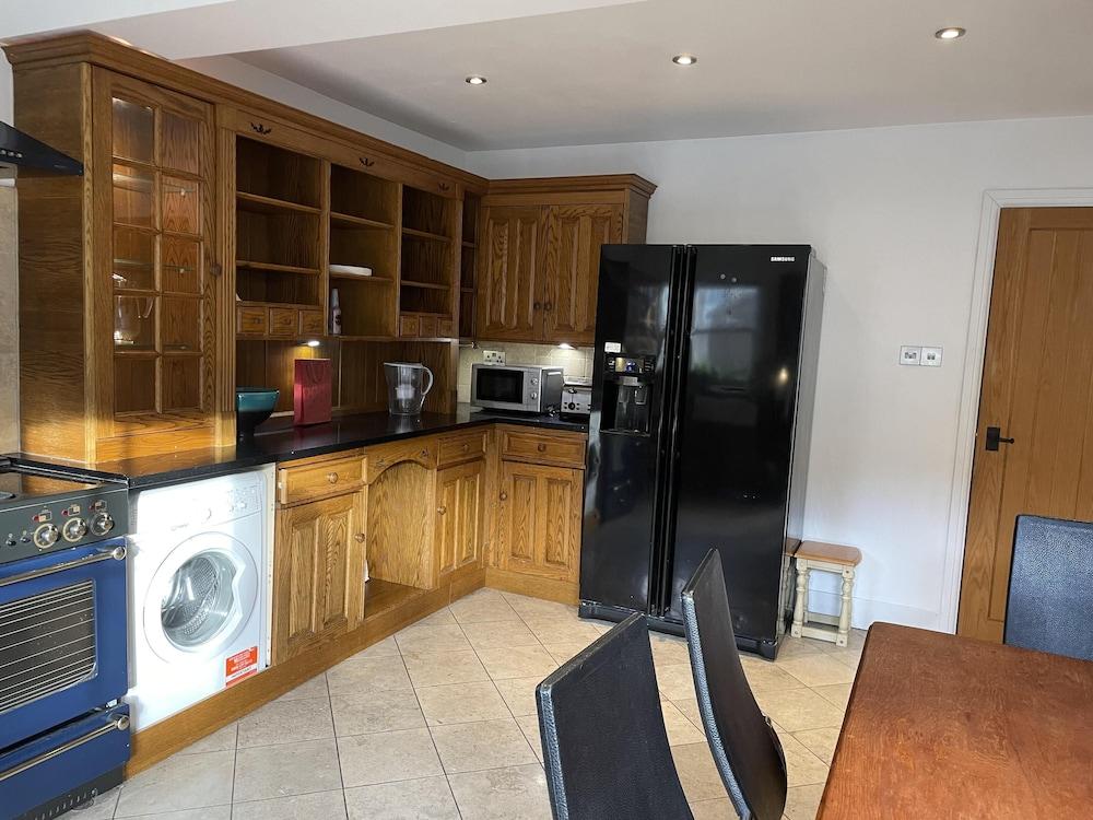 Traditional Elegant Spacious English Home, 4bdr