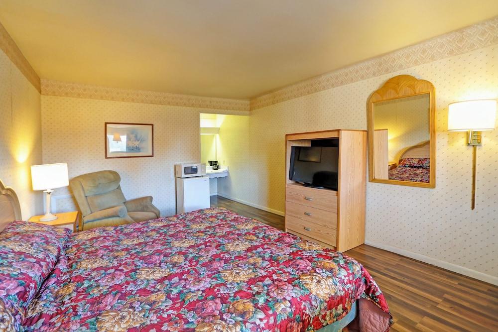 Hotel O Relax Inn Lewisburg near I-64