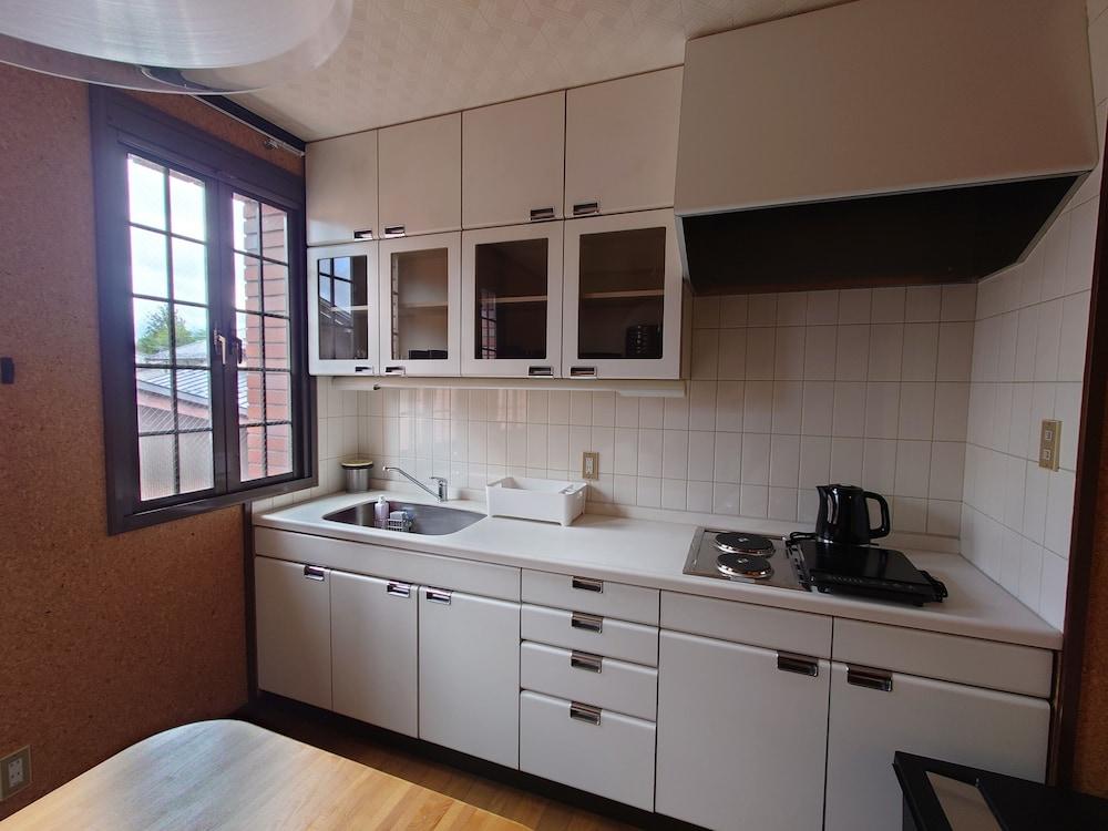 Takayama stay Kakitsubata