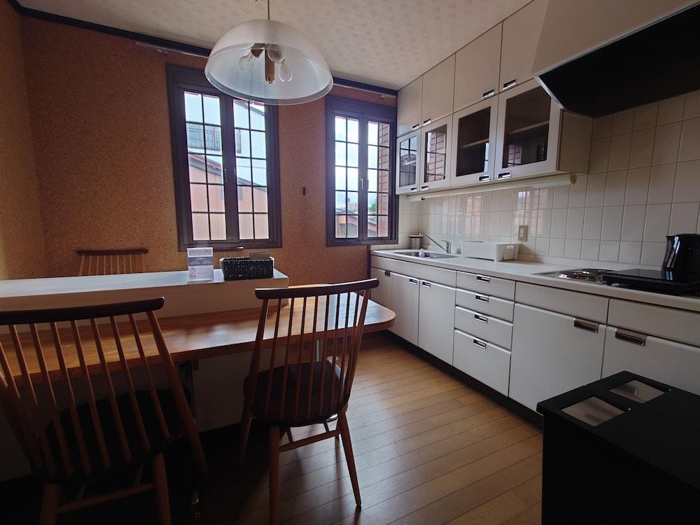 Takayama stay Kakitsubata