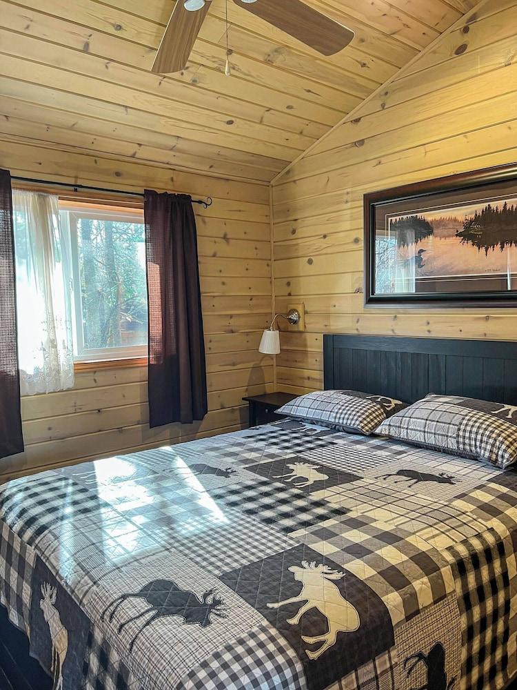 Ahmic Lake Resort's Black Bear Cottage