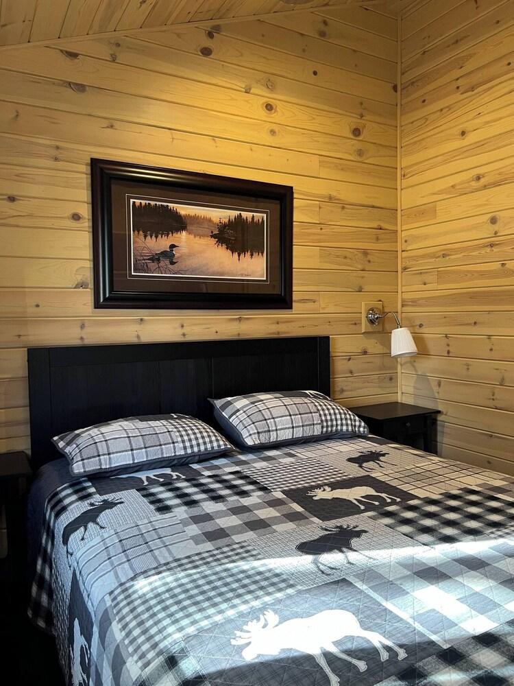 Ahmic Lake Resort's Black Bear Cottage