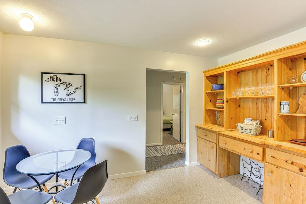 Charming Union Pier Home w/ Deck: Half-mi to Beach