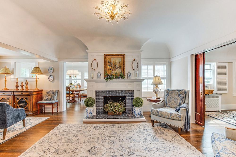 Walkable Zelienople Home w/ Patio & Grill!