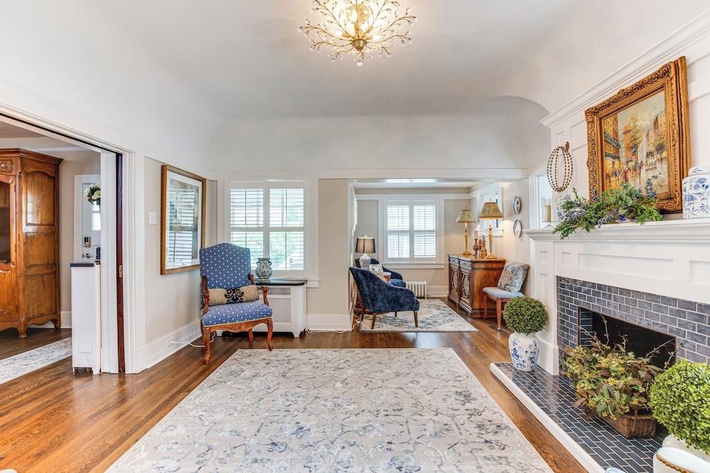 Walkable Zelienople Home w/ Patio & Grill!