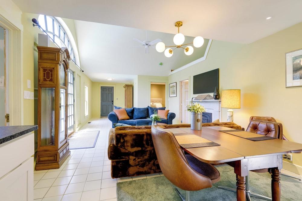 Beautiful & Historic Cottage, Steps to Elm Park