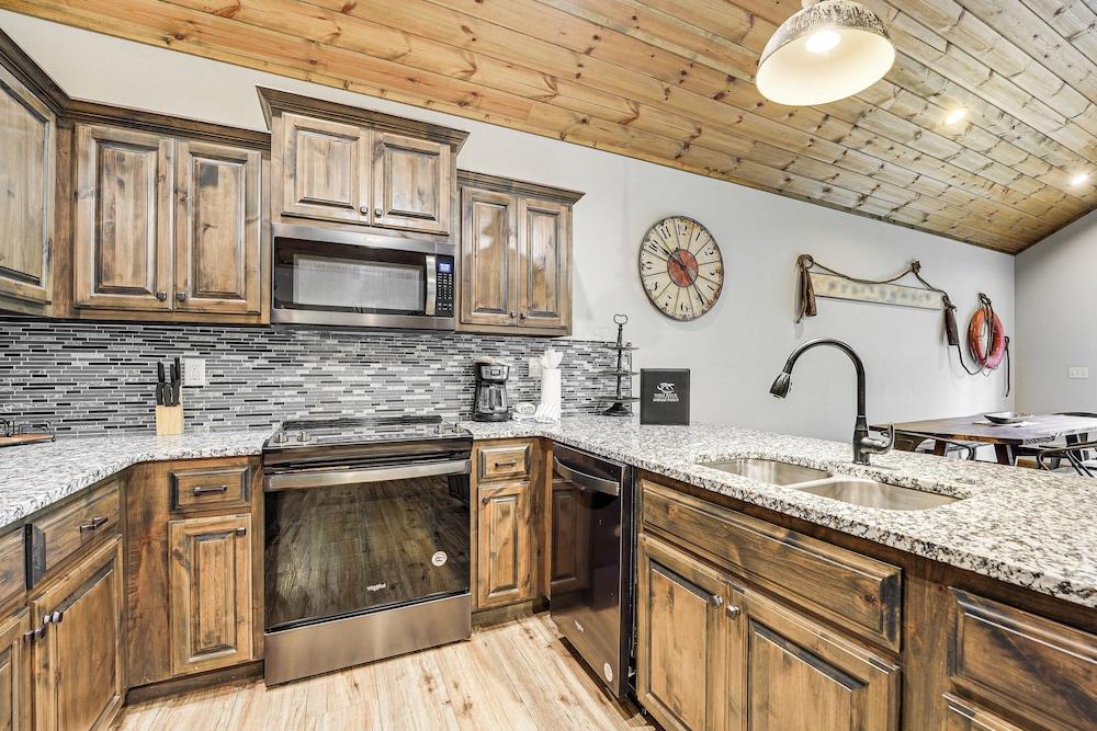 Branson Gem w/ Hot Tub Access & Private Boat Slip!