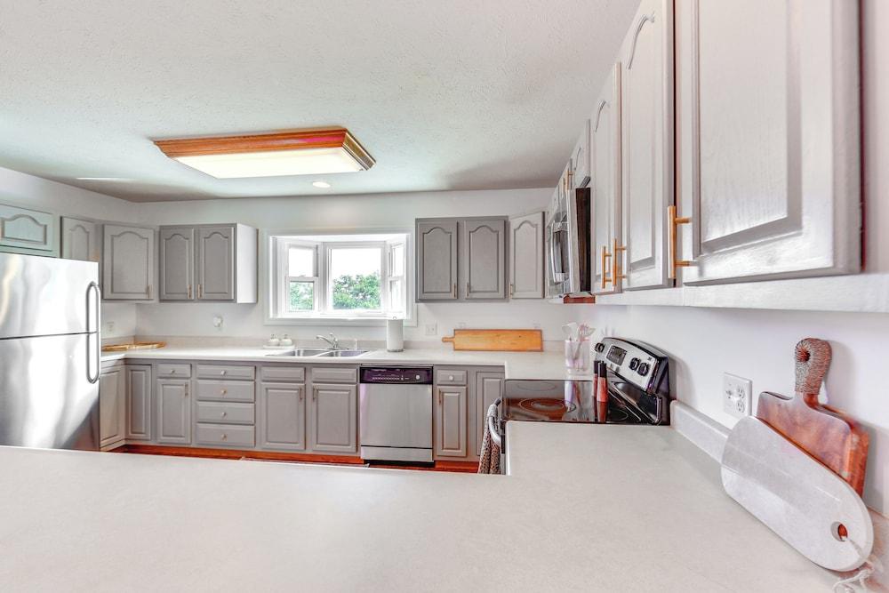 Chic Morgantown Vacation Rental - 2 Mi to Wvu!