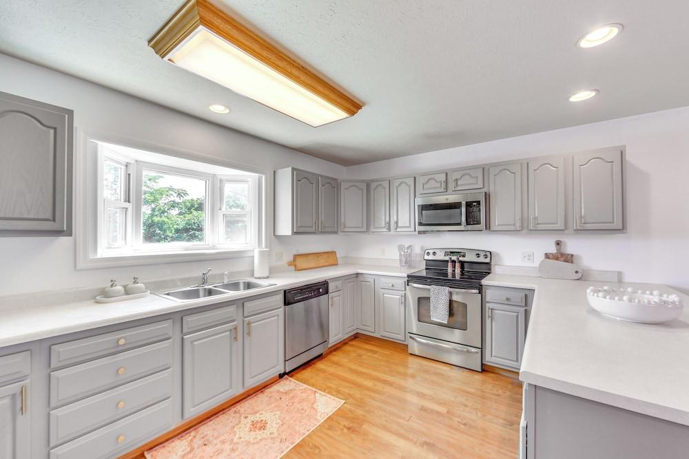 Chic Morgantown Vacation Rental - 2 Mi to Wvu!