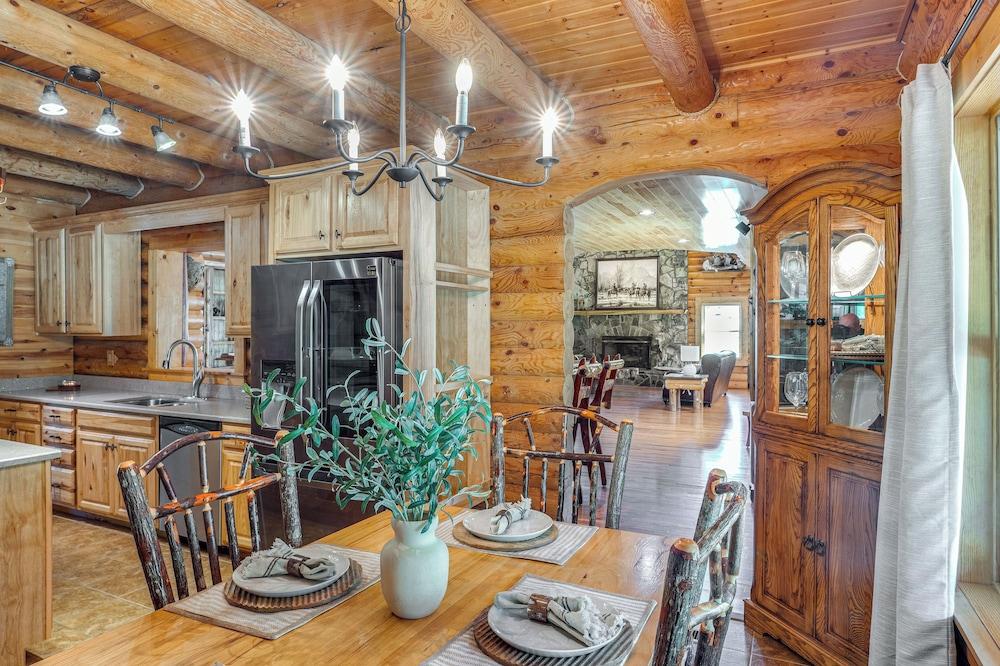 Rustic Retreat in Hickman on 160 Acres w/ Views!