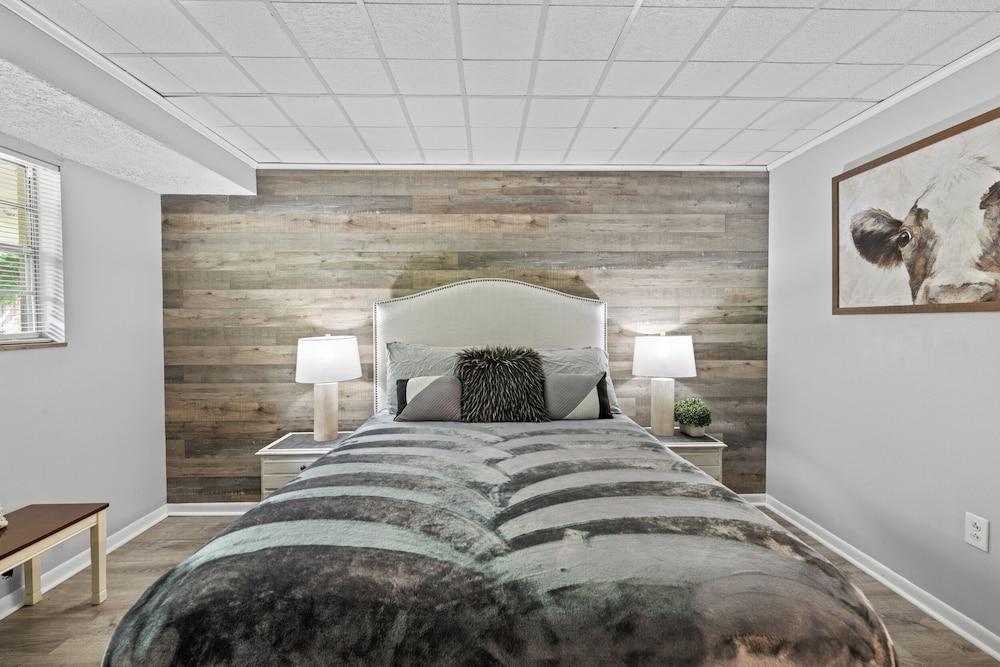 Modern 2br Condo in the Smokys!