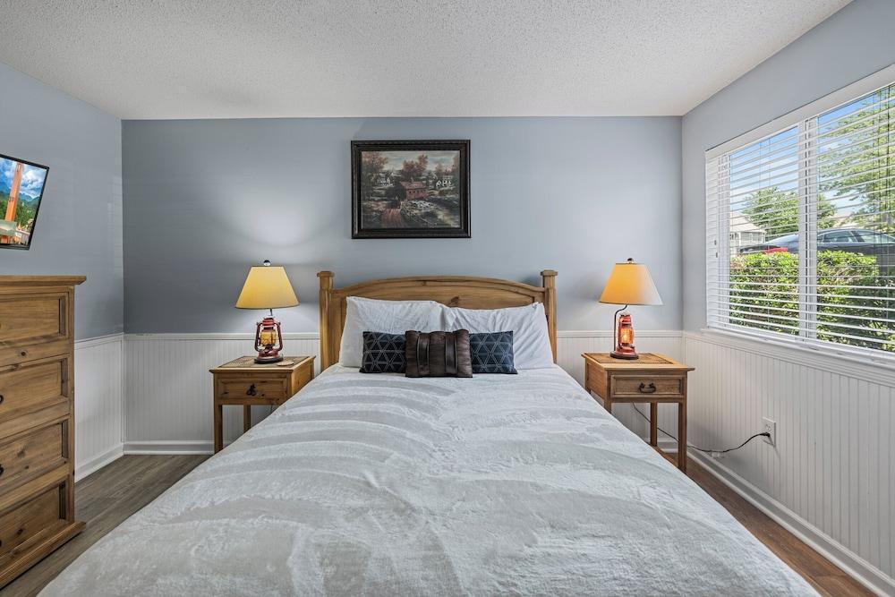 Cozy 2br Condo w/ Pools, Spas & Year-round Fun!