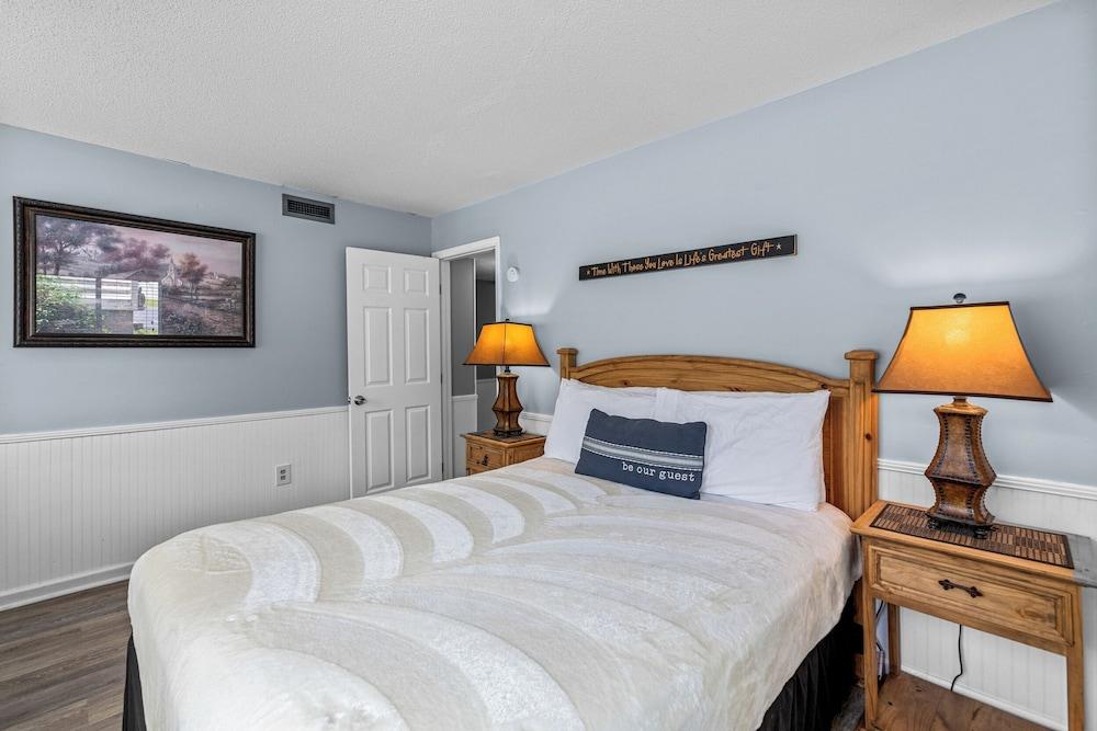 Cozy 2br Condo w/ Pools, Spas & Year-round Fun!