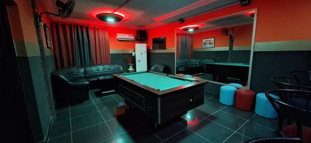 Room in Guest Room - Economy Twin Beds in Royal Blue Guest House and Bar