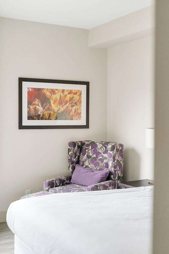 Rooftop Paradise Luxe 2BR  Lake Views