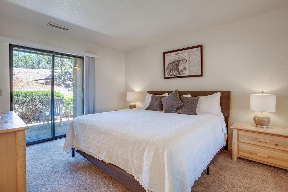 Sedona Condo on Golf Course w/ Pool Access!
