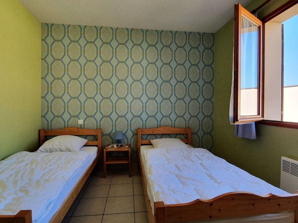 Pretty Villa With Above Ground Pool