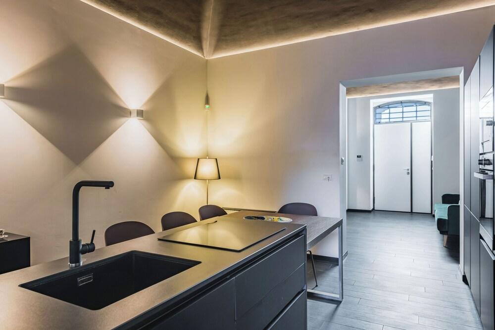 Leone Apartment with Garden