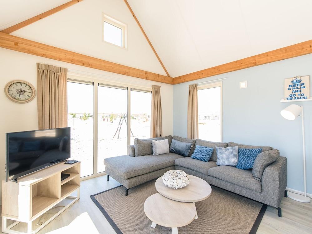 Cozy Lodge by Hollum