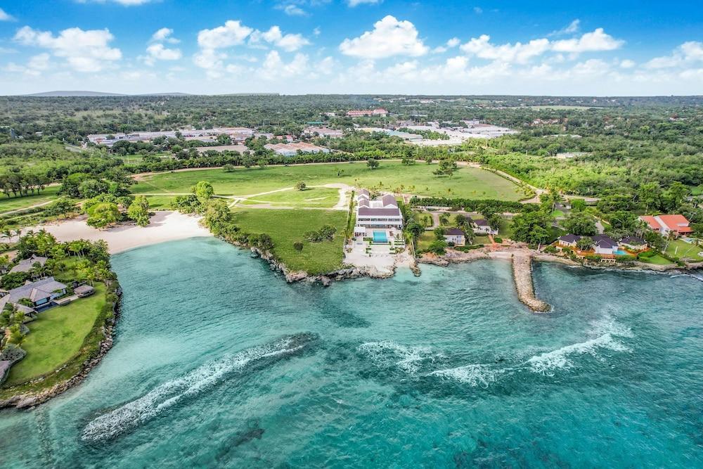 Luxurious 12-bedroom Oceanfront Villa With Private Chef Butler Private Beach in Casa de Campo Resort
