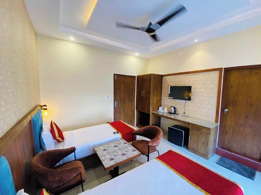 Goroomgo Singla Residency Kangra