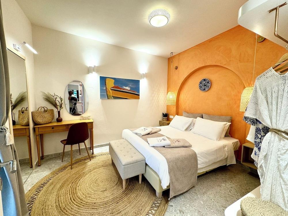 Vetus Vicinato Luxury Homes