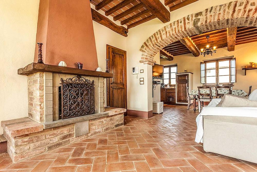 Fratta Mimose in Cortona