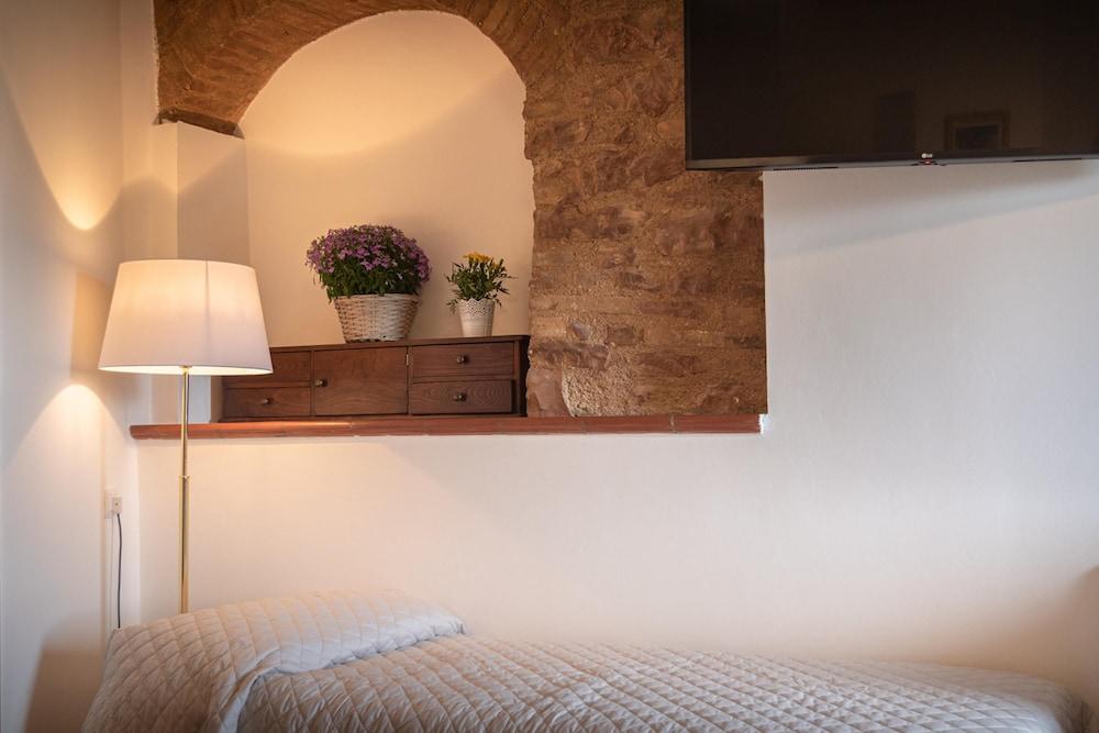 Emerald Apt City Center