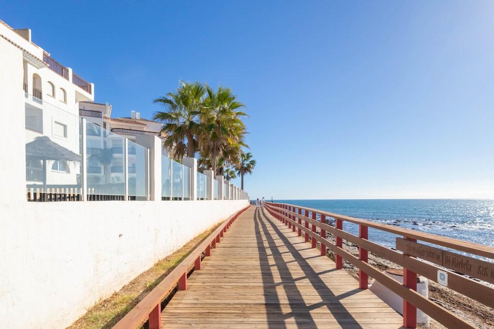 Puerta del mar 2 Beachfront and Pool