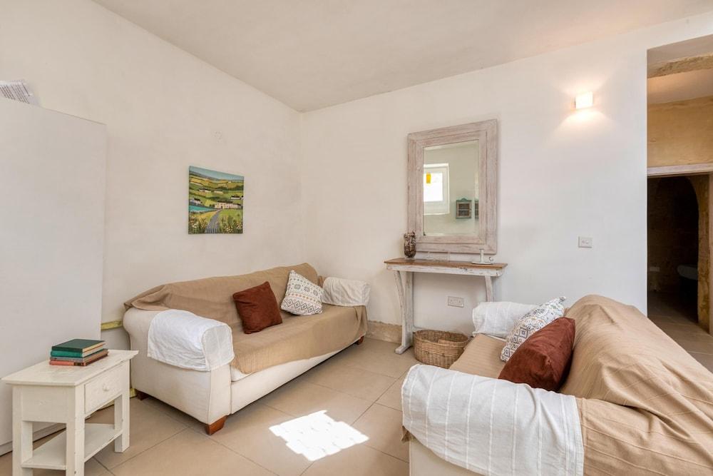 Ta Patee Pool Farmhouse in Gozo