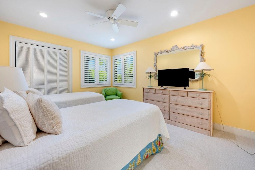 Spacious Oceanfront Villa With Elevator, Wifi, Library, Board Games, Sunroom, And Wine Refrigerator 4 Bedroom Villa by Peace Vacations