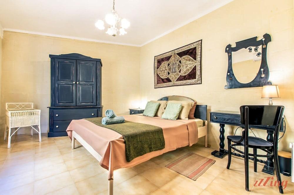 Retro Designer Homelike Apartment - Close to Beach