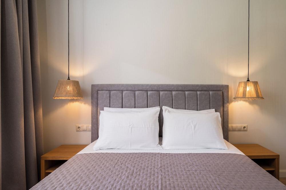 Phos Elegant Residences by Konnect, 400m to the beach