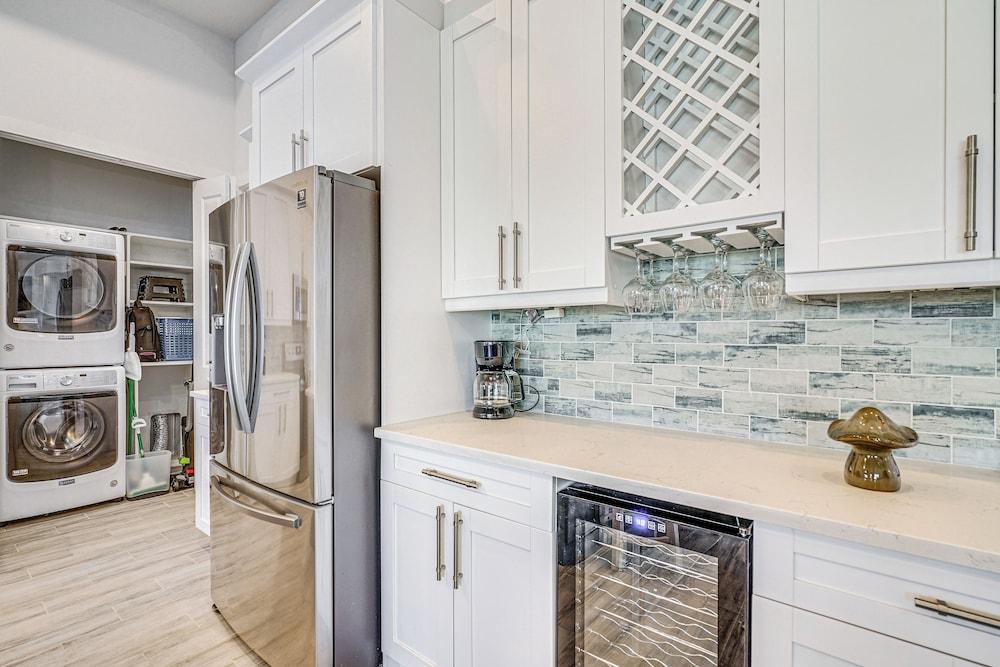 5 Mi to Beach: Family Retreat in Cape Coral