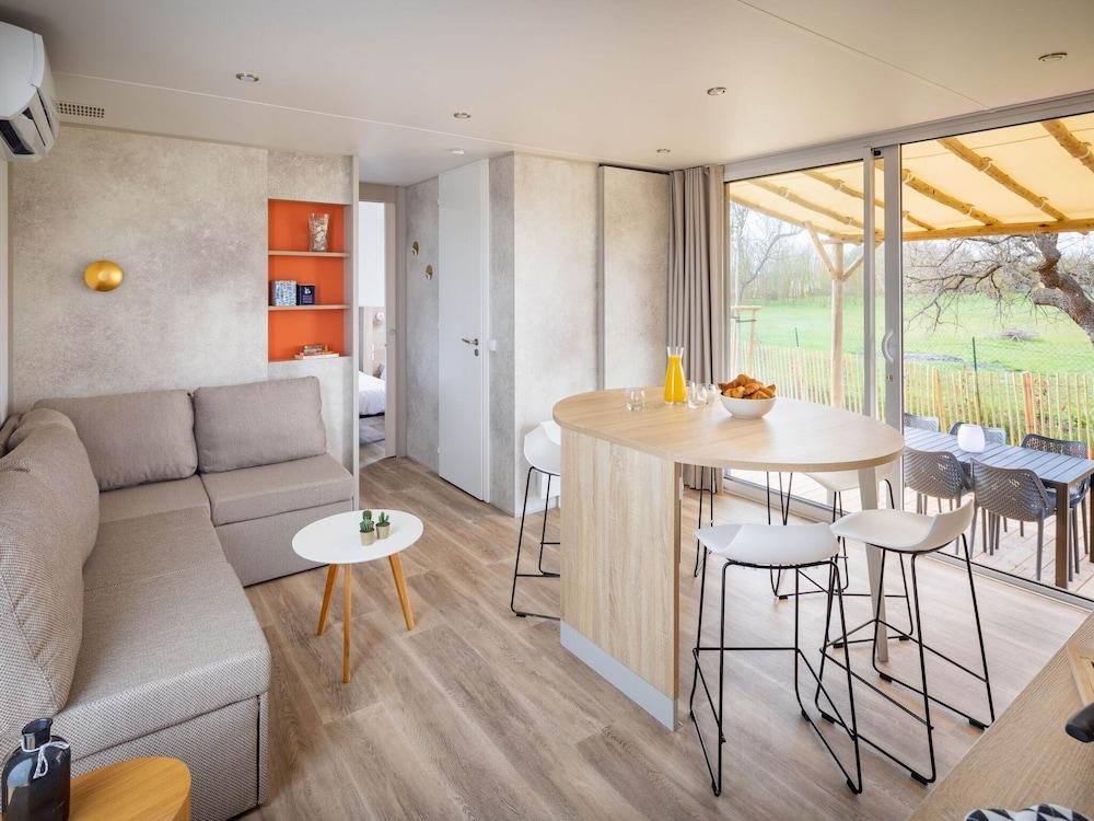 Sunny Chalet Close to Sea