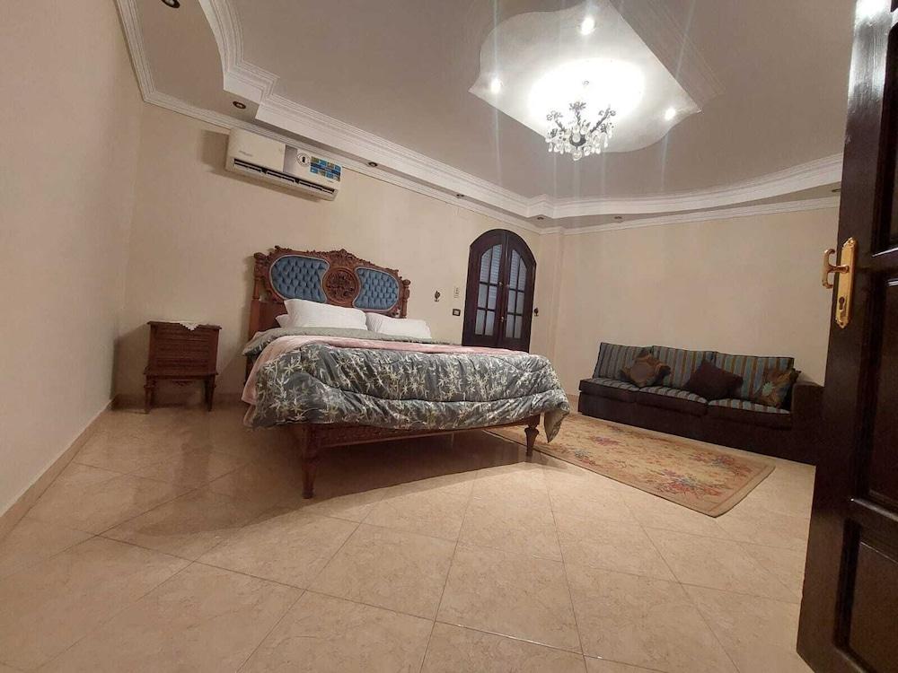 Queen of Pyramids Hotel