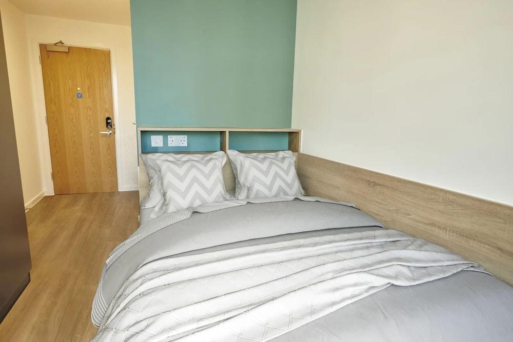 For Students Only Canvas Bristol