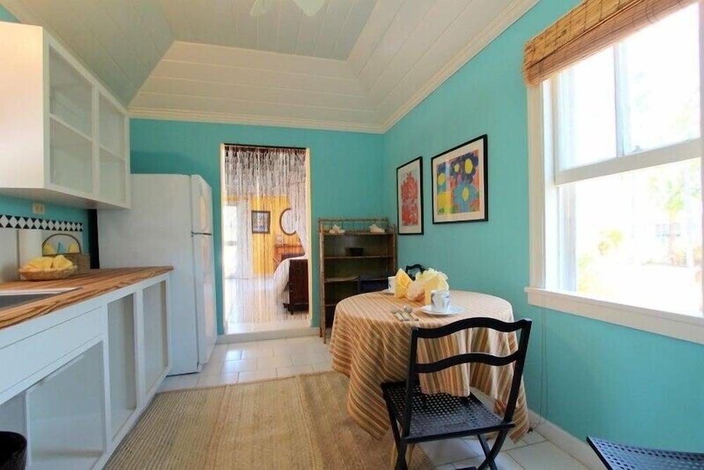 Secluded Paradise: Grand Estate With Kayaks And Snorkeling