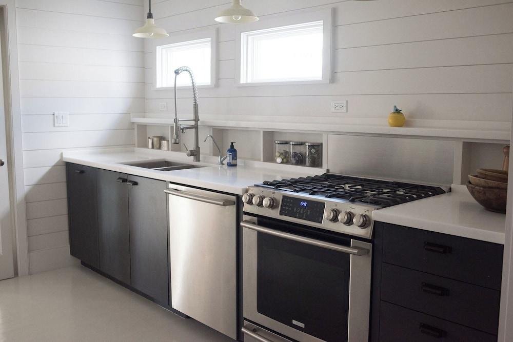 Beachfront Bliss: Luxury Dunmore Town Home With Pool