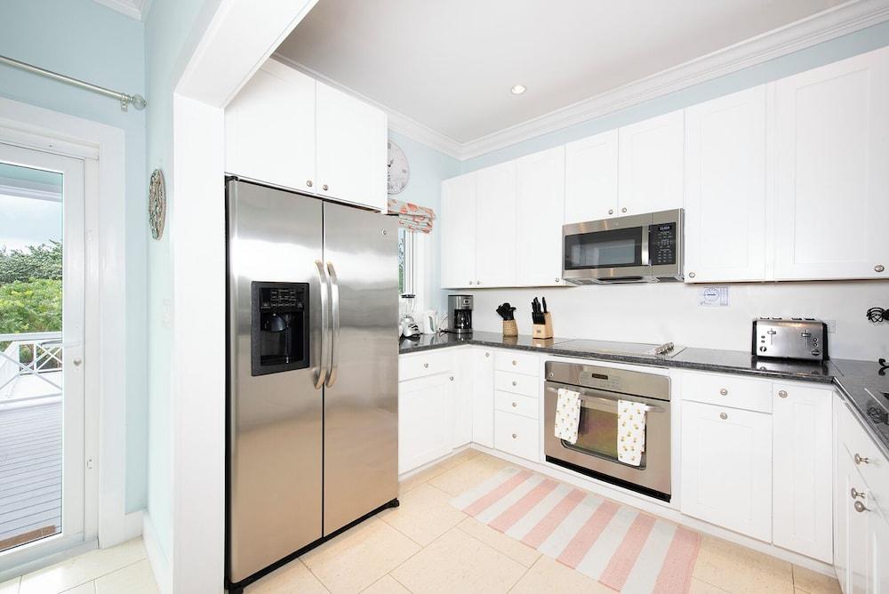 Luxury Villa: Private Beachfront Escape