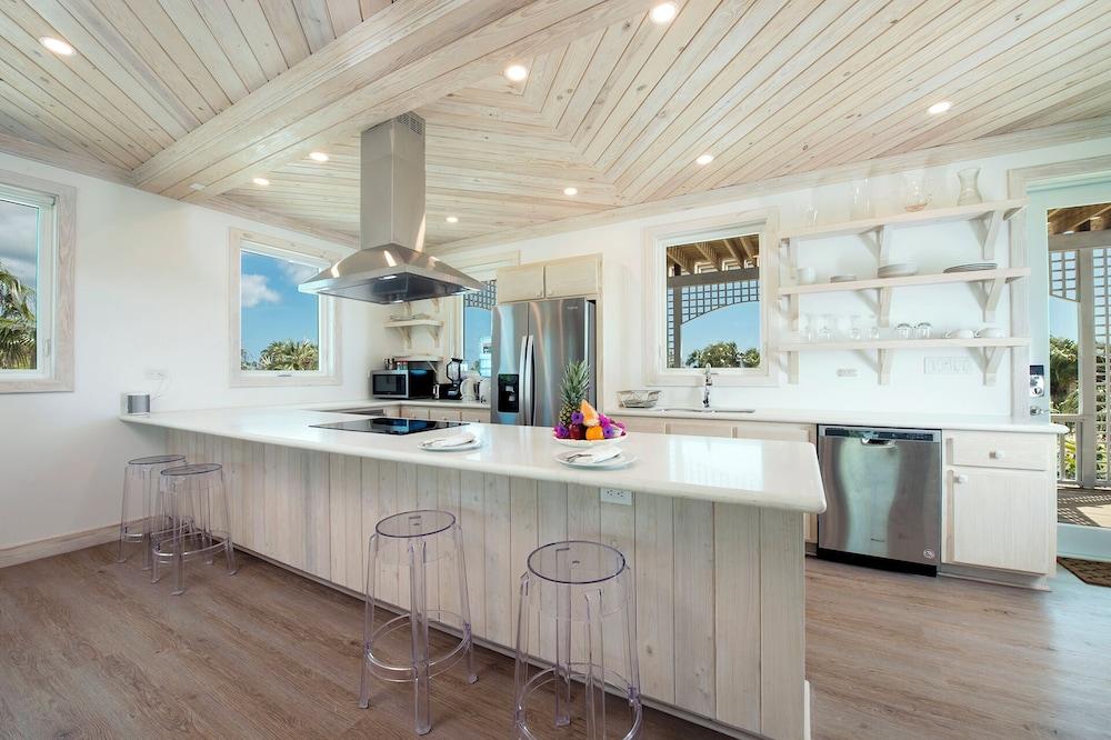 Tropical Haven: Luxurious Home Steps From Beach