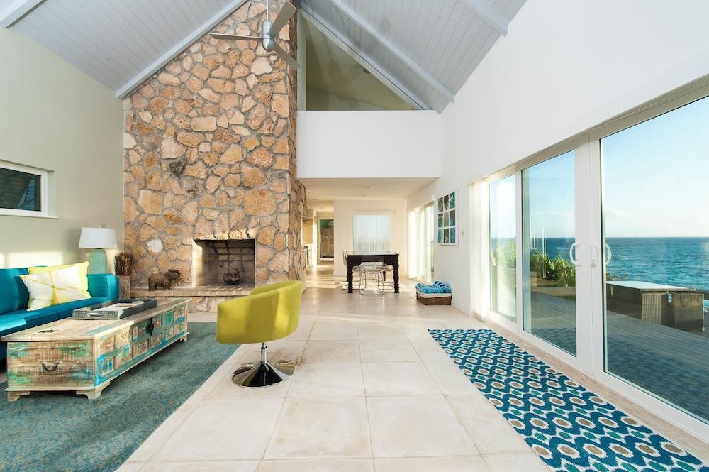 Island Escape: Secluded Beachfront Cottage With Pool