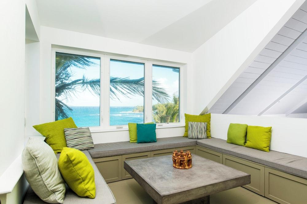 Island Escape: Secluded Beachfront Cottage With Pool