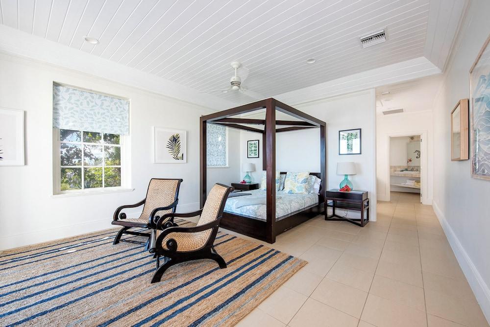 Waterfront Wonder: Cottage With Stunning Views