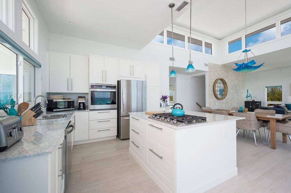 Banks Road Bliss: Relaxing Beachfront Cottage